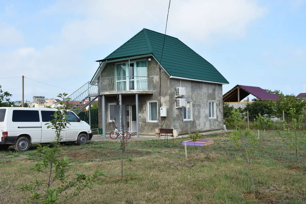 "Зеленый домик" частный сектор в п. Щелкино (мыс Казантип) - фото 1