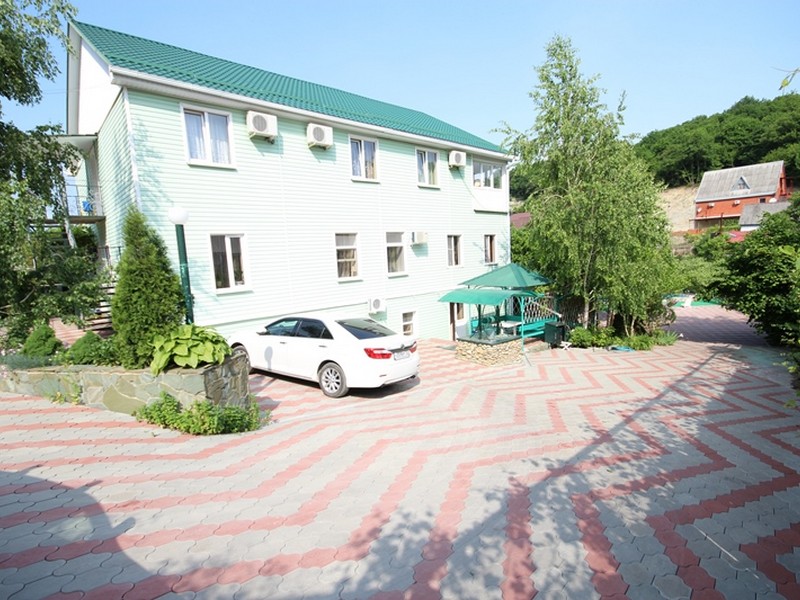 "Зеленая жемчужина" гостевой дом в Лермонтово, ул. Зелёная, 2 - фото 1