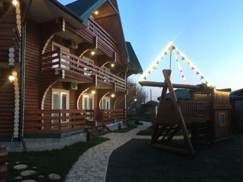 "Семейный клуб Янтарная сосна" гостевой дом в Кучугурах - фото 3