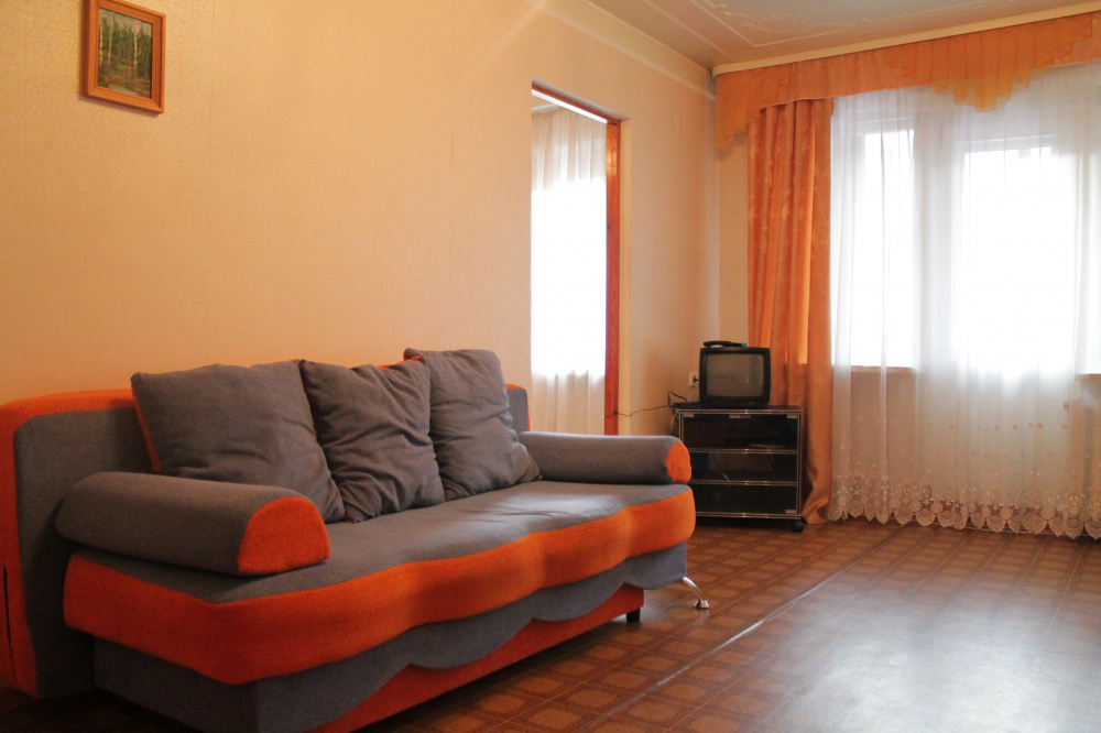 2х-комнатная квартира Заводская 2 в Тюмени - фото 1