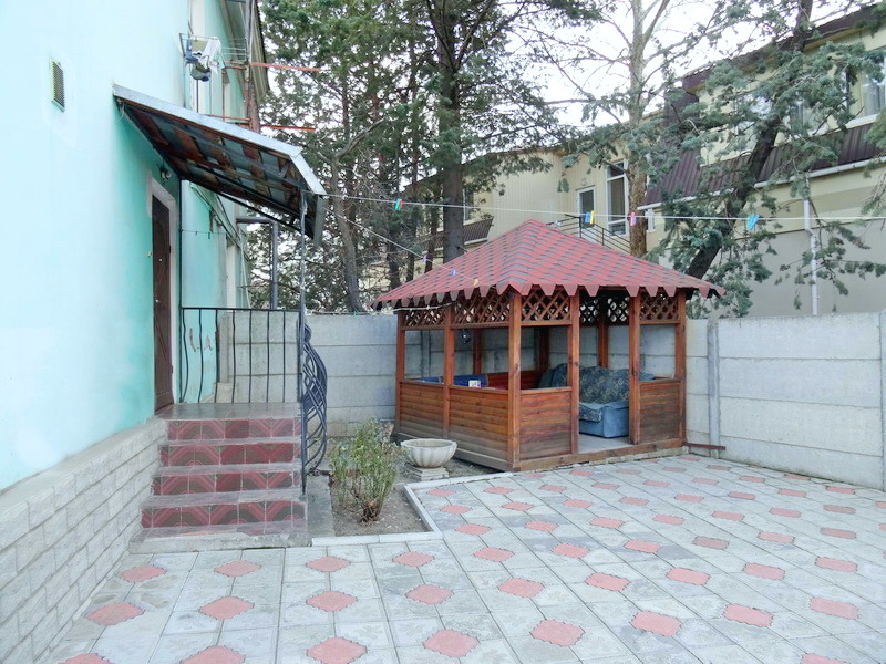 1-комнатная квартира с отдельным двориком Ленина 56 в Алуште - фото 2