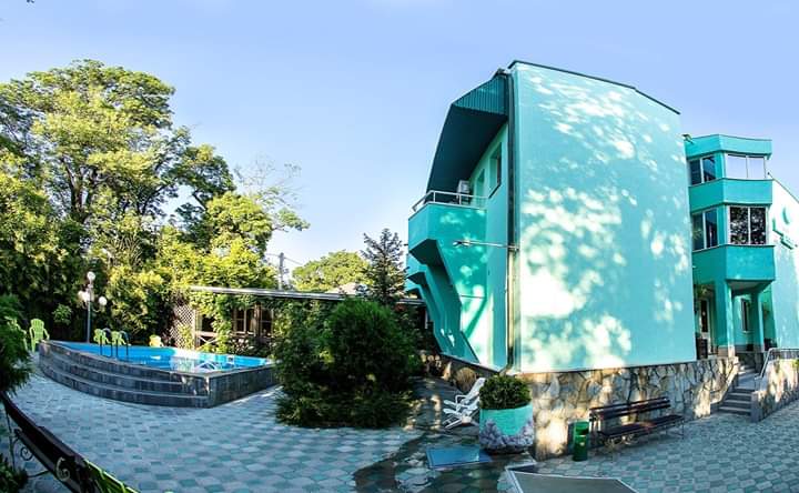 "Изумрудный" мини-отель в Кабардинке - фото 1