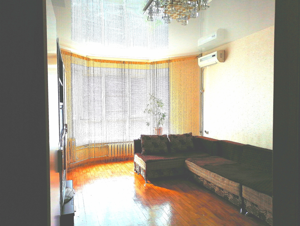 "Возле МНТК Федорова" 1-комнатная квартира в Оренбурге - фото 1