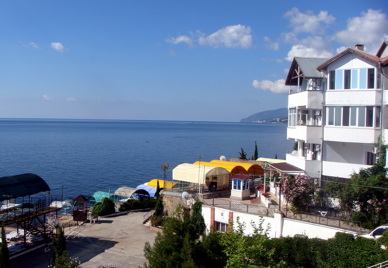 Комплекс эллингов "Дельфин" (номера у Натальи) в Алуште - фото 1