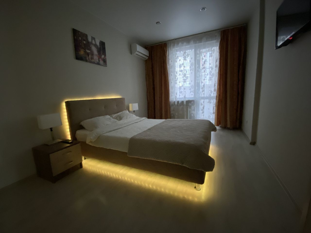 "Светлая" 1-комнатная квартира в Краснодаре - фото 2