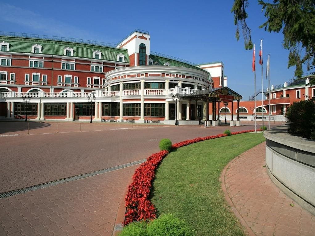 "Империал" парк-отель в д. Рогозинино (Троицк) - фото 1