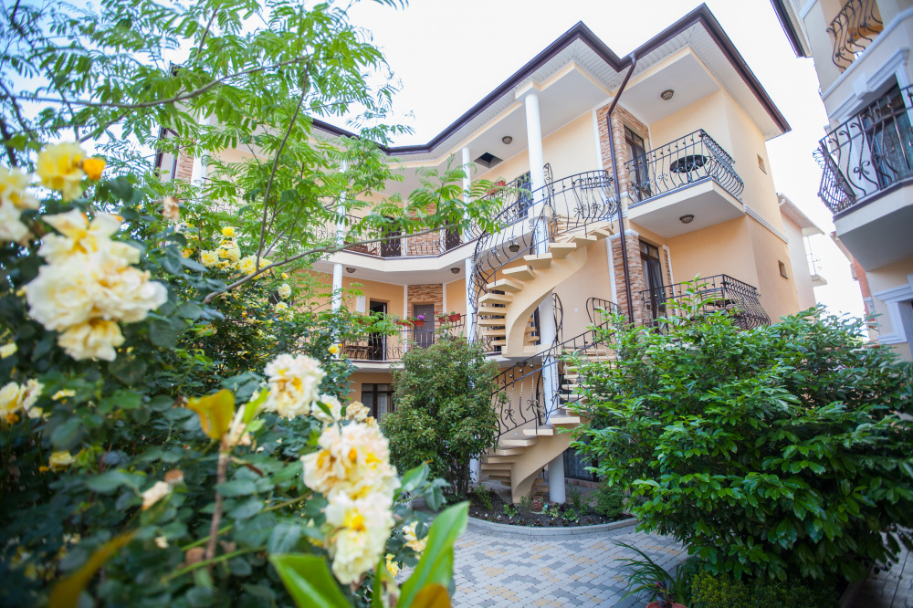 "Приветливый" гостевой дом в Кабардинке - фото 1