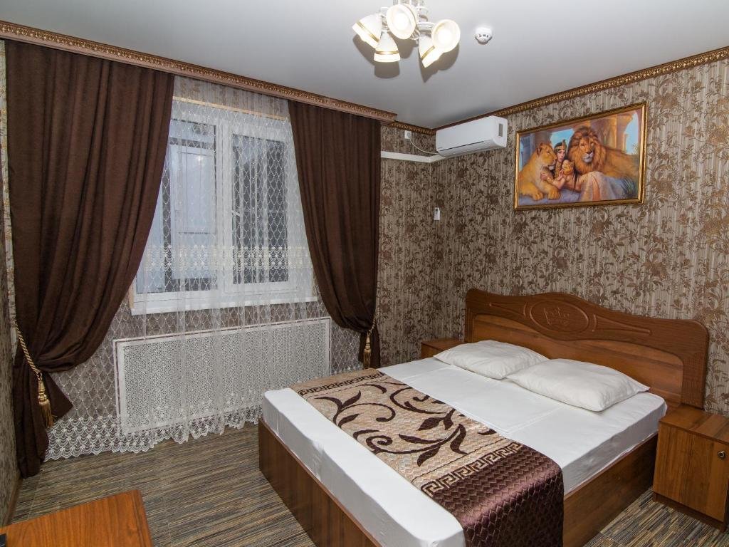 "Корона" отель в Каменск-Шахтинском - фото 1