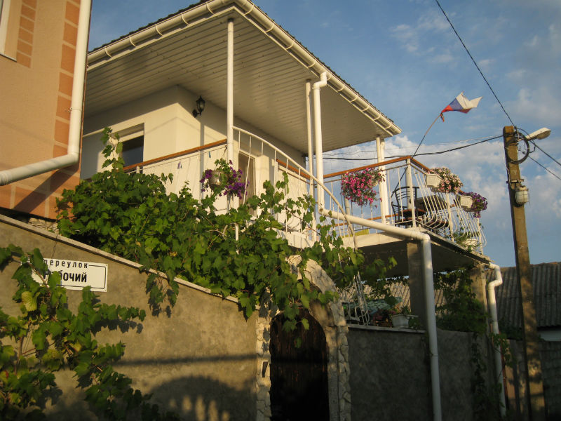 "Домашний Уют" гостевой дом в п. Приморский (Феодосия) - фото 1