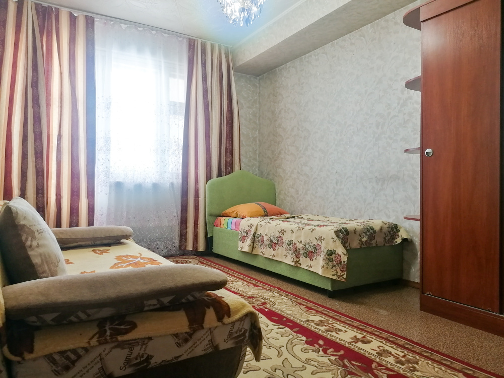 "Эконом" 2х-комнатная квартира в Тынде - фото 1