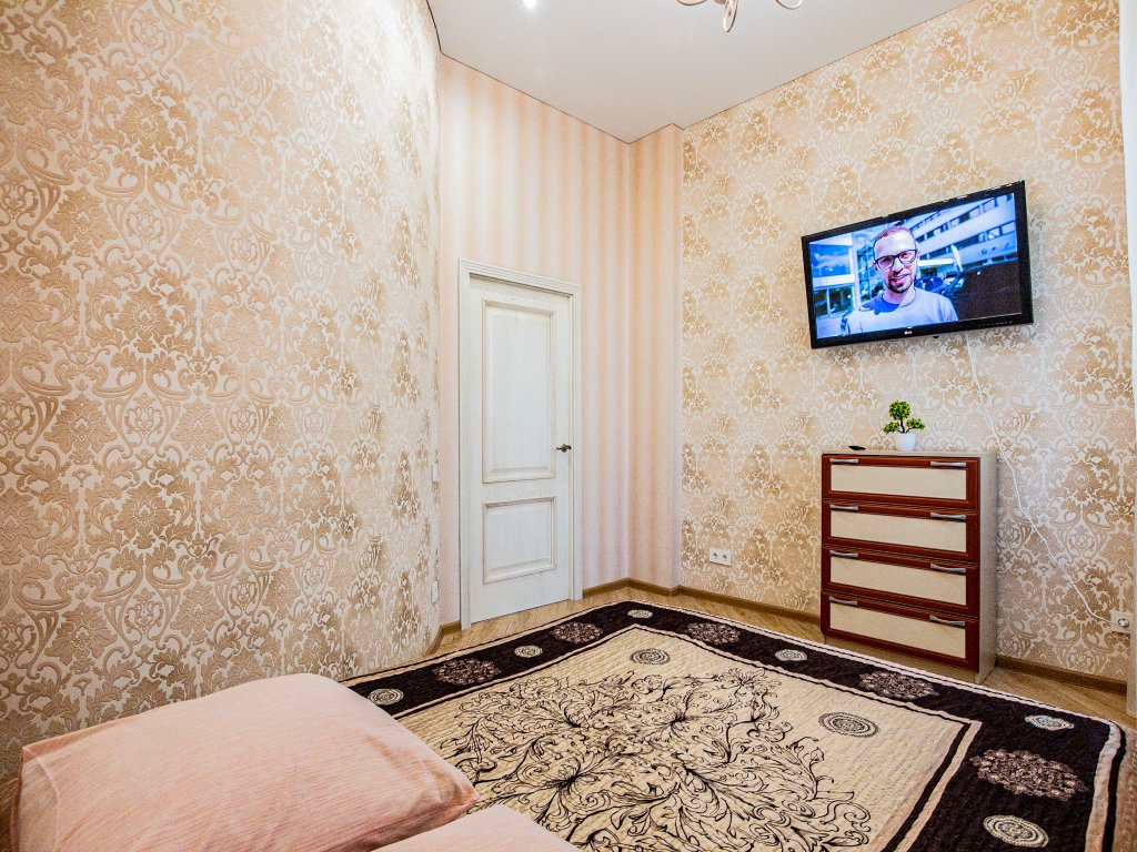 "На Коммунистической" 2х-комнатная квартира в Смоленске - фото 2