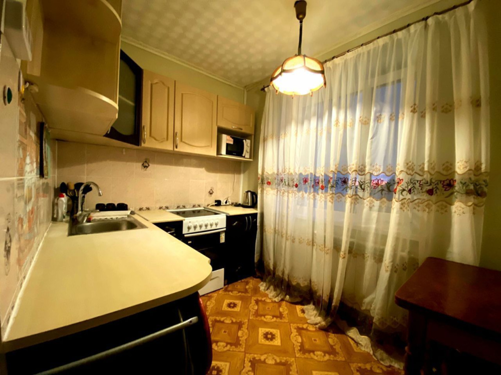 "Просторная" 1-комнатная квартира в Тобольске - фото 3