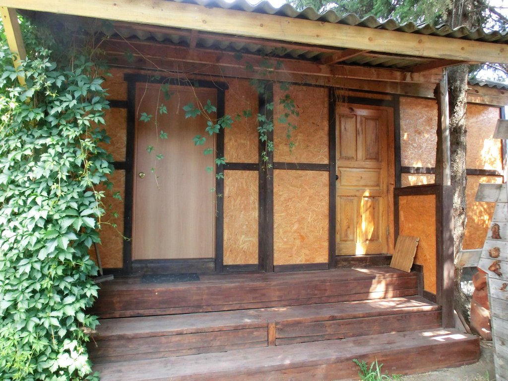 "Усадьба Три ели" гостевой дом в Чемале - фото 1
