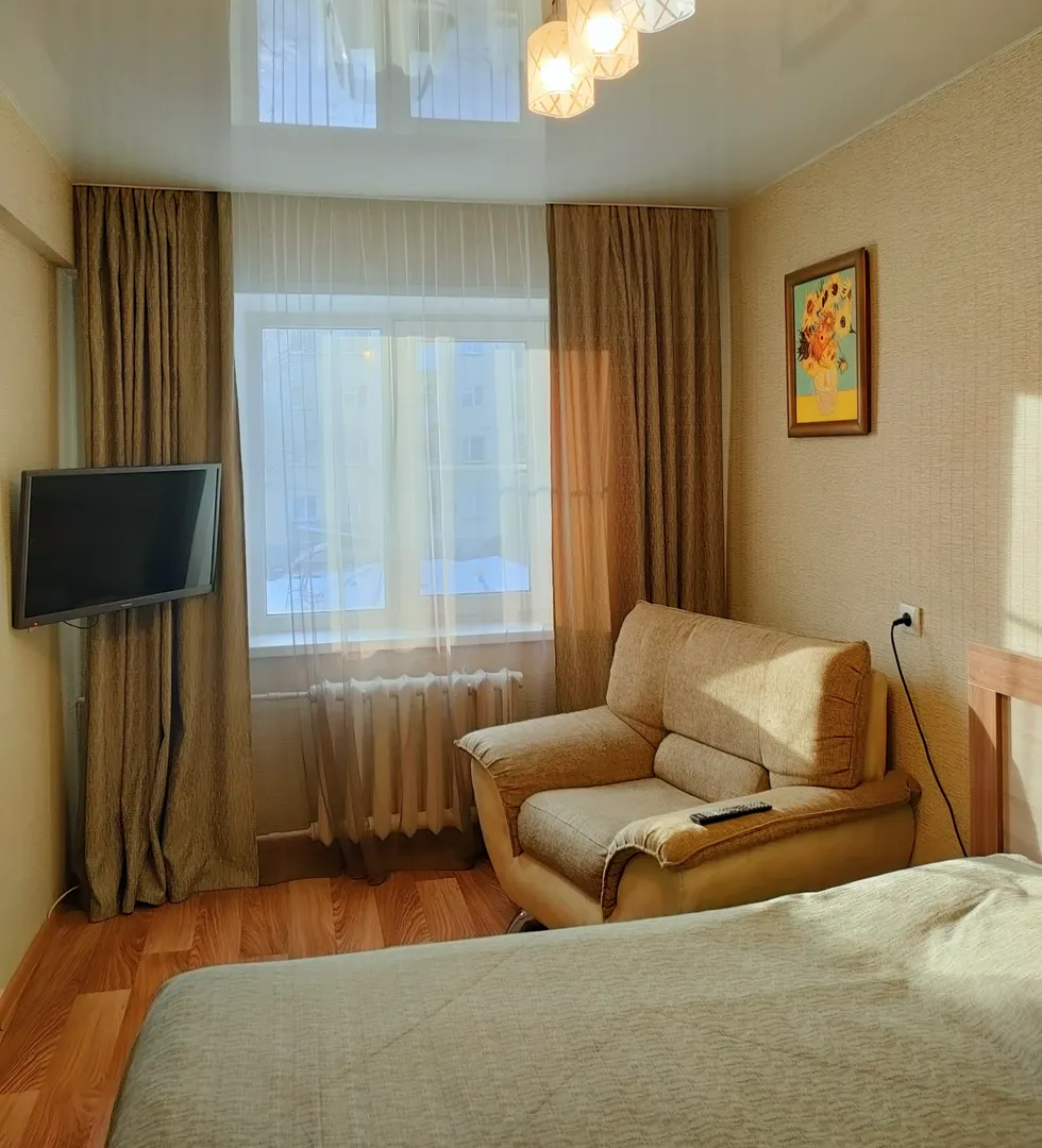 "С изолированной спальней" 2х-комнатная квартира в Железногорске - фото 5