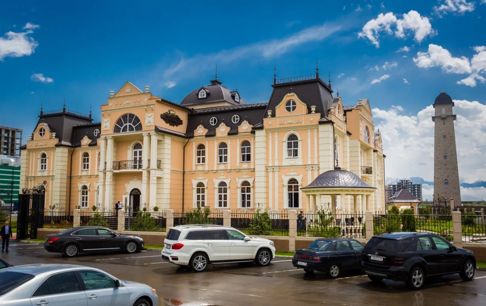 "Grand Palace" гостиничный комплекс в Магасе - фото 1