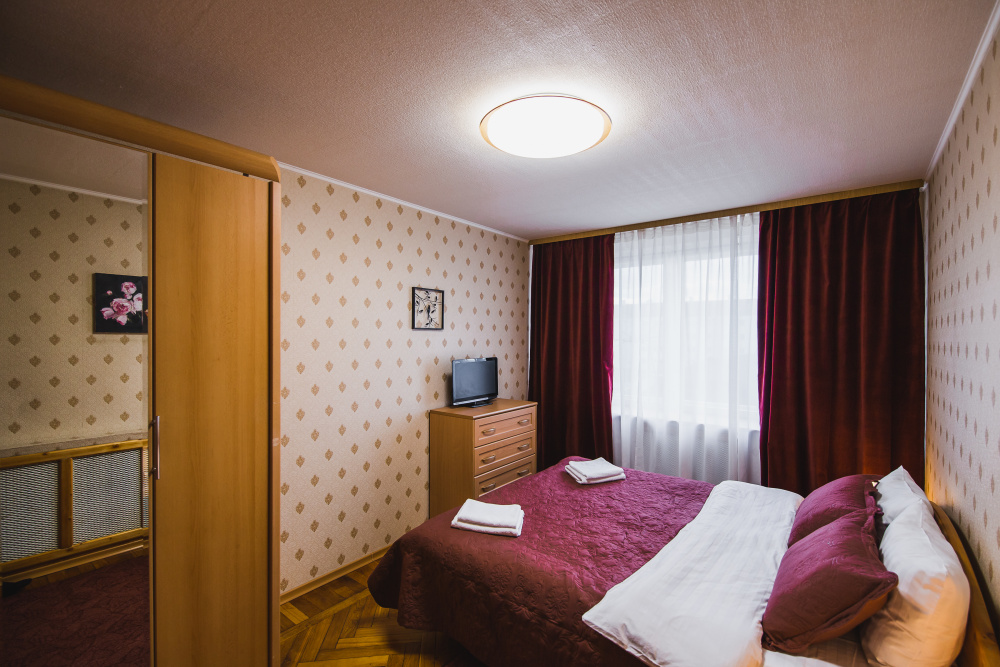 "Уютная в Самом Центре" 2х-комнатная квартира в Мурманске - фото 2