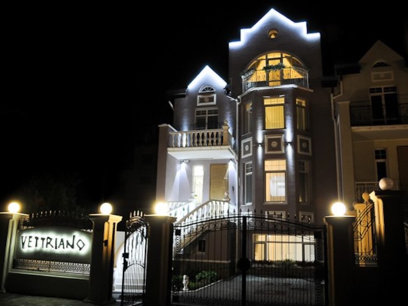 "Vettriano" отель в Донецке - фото 1
