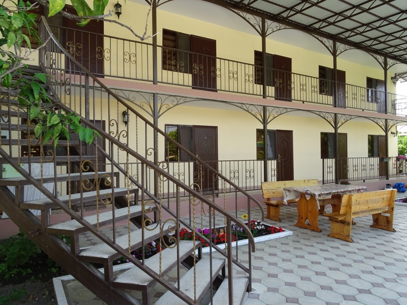"Амиго" мини-гостиница в Гаграх - фото 1