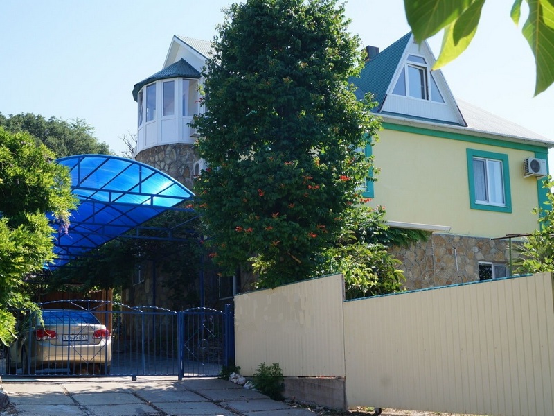 "Первомайская 3/б" гостевой дом в Кринице - фото 1
