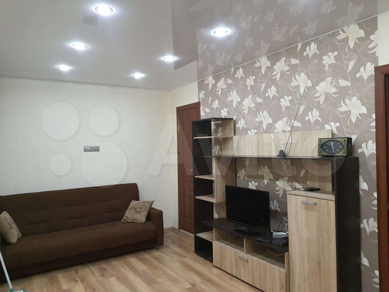 2х-комнатная квартира Хохрякова 69 в Тюмени - фото 1