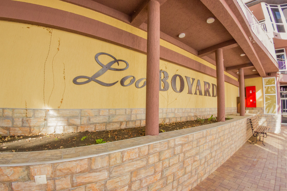 "Loo Boyard Neolit" отель в Лоо - фото 2