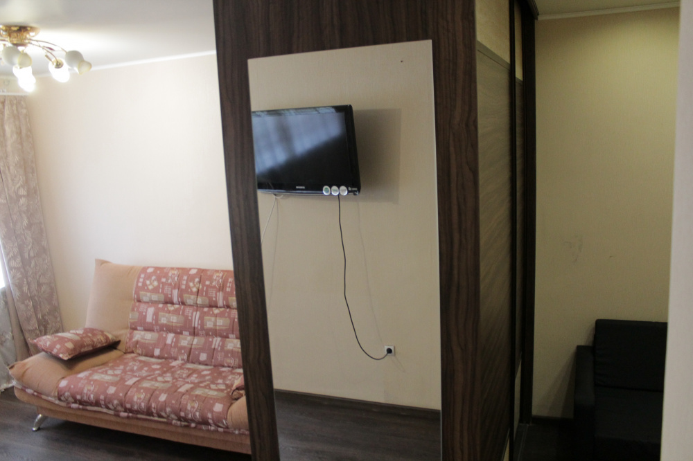 1-комнатная квартира Мельникайте 93 в Тюмени - фото 1