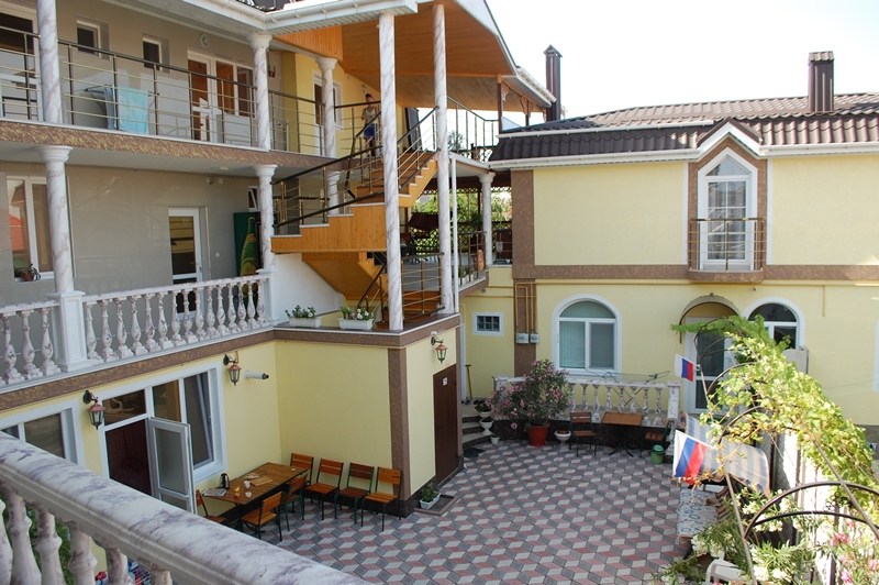 "Золотой линкор" гостевой дом в Евпатории - фото 1