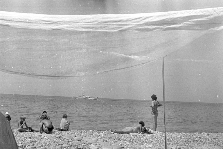 1091px-СССР,_1968,_Лоо,_Пляж,_Loo_Beach,_Sochi,_Soviet_Union.jpg
