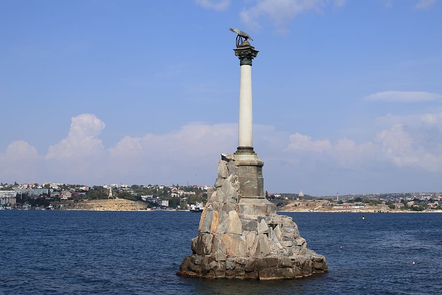 monument-sea-summer-sun.jpg