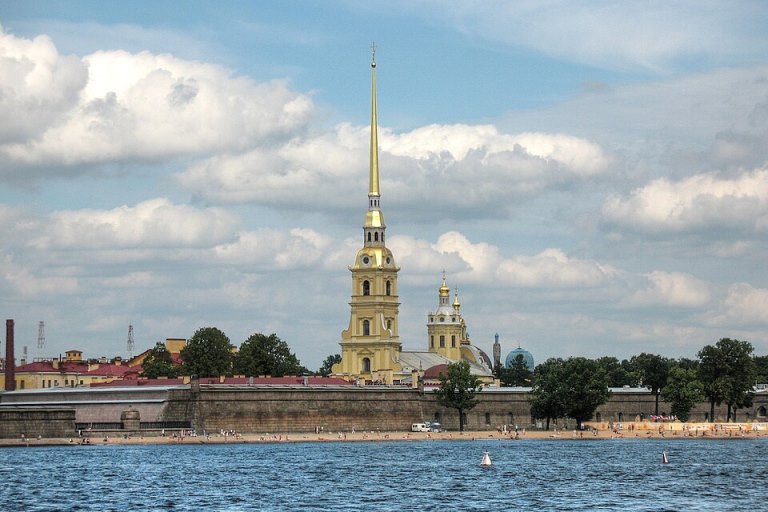 960px-Saint_Petersburg_Peter_and_Paul_Fortress_IMG_5869_1280.jpg