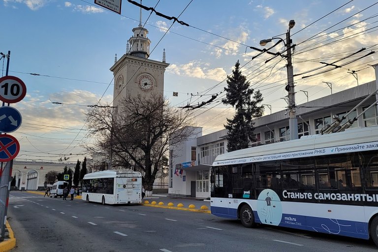 1280px-Simferopol_trolleybus_2021-05_Railway_station.jpg