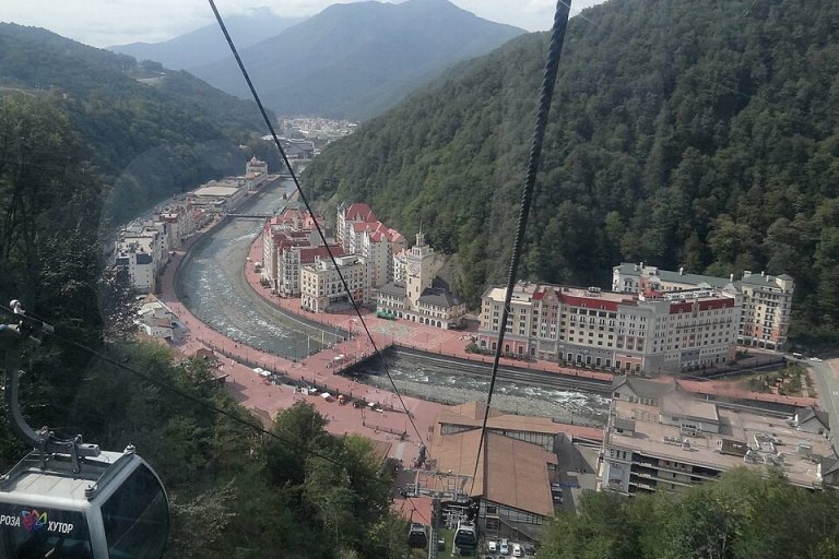 960px-Роза_Хутор_(Rosa_Khutor).jpg