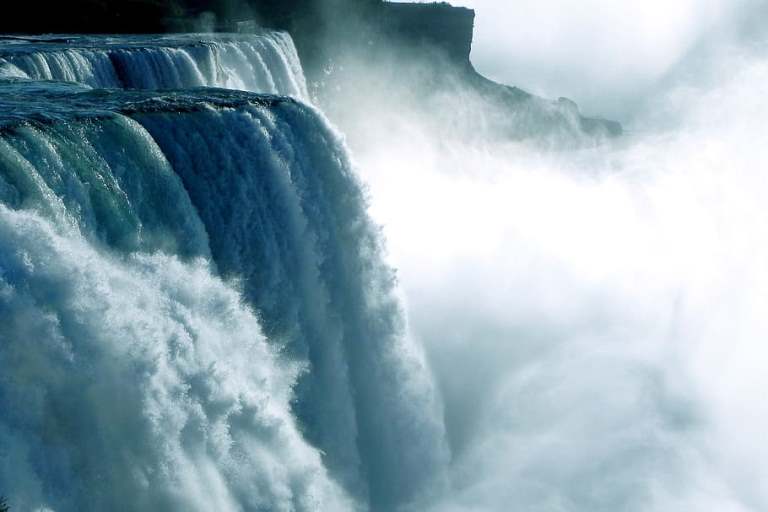 niagara-cases-water-waterfall.jpg