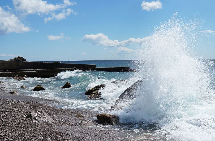 crimea-wave-black-sea.jpg