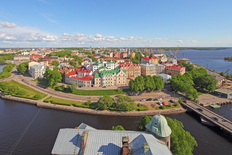 1280px-Vyborg_June2012_View_from_Olaf_Tower_06.jpg