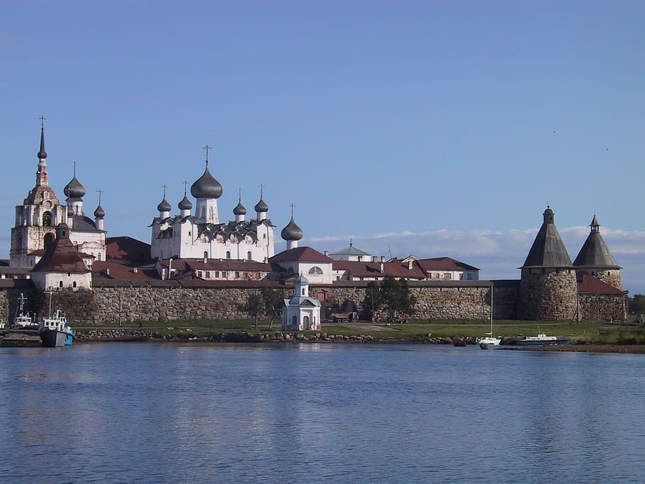 solovetsky-monastery-cupolas-russia.jpg
