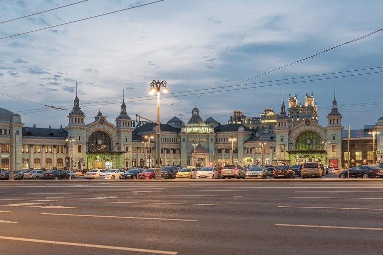 1280px-Moscow_Belorussky_Railway_Station_asv2018-09.jpg