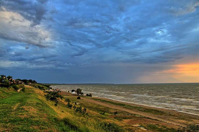 yeisk-storm-by-ukraine-sea-of-__azov.jpg