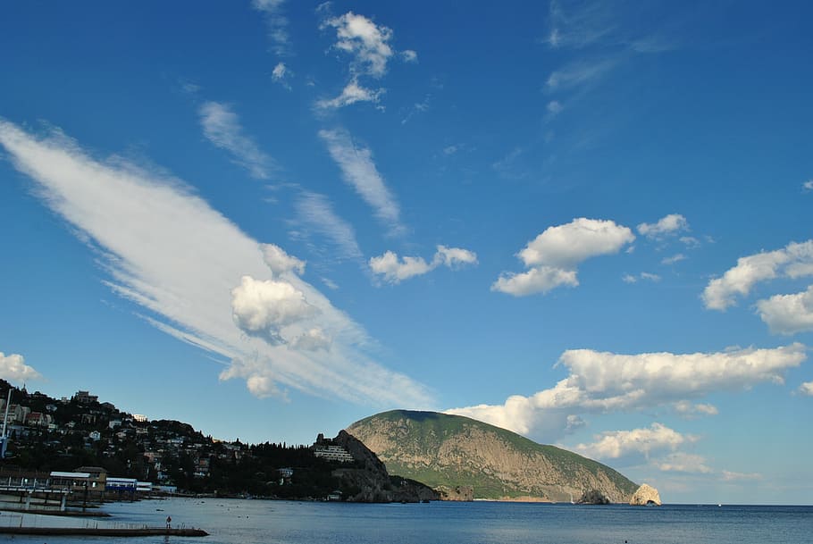 clouds-bear-mountain-crimea.jpg