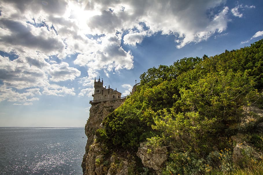 yalta-swallow-s-nest-sky-park.jpg