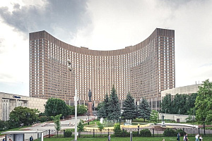 Гостиницы Москвы с крытым бассейном, "Космос" с крытым бассейном