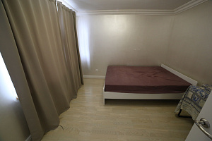 Отели Уфы с бассейном, 2х-комнатная Комсомольская 106 с бассейном