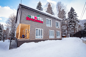 Отдых в Архызе, "Hotel Brusnika" гостевой комплекс зимой