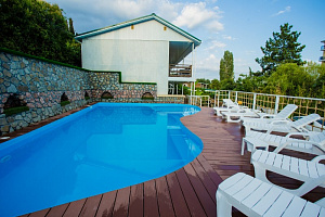 Гостевые дома Солнечногорского с бассейном, "Леон" с бассейном - фото