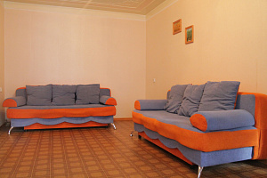 Квартиры Тюмени в центре, 2х-комнатная Заводская 2 в центре