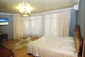 Квартиры Алушты 1-комнатные, 1-комнатная в частноме Саранчева 37 1-комнатная - раннее бронирование