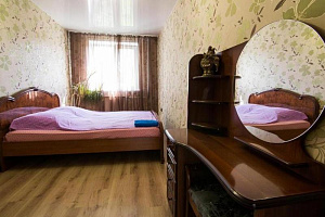 Квартиры Новокузнецка в центре, 2х-комнатная Кирова 76 в центре - фото