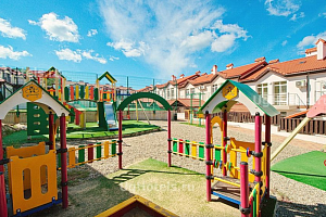 Отели Кабардинки с детской площадкой, "Таунхаус на Черноморской" с детской площадкой - раннее бронирование