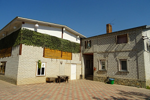Гостевые дома Каменномостского с бассейном, "Хаджохский уют" с бассейном