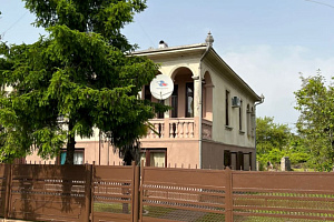 Дома Абхазии с бассейном, Лабахуа 94 с бассейном